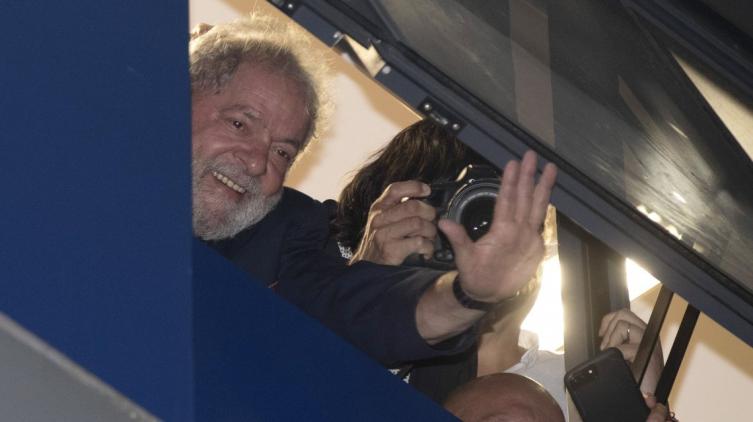 Lula negocia su entrega mientras la Justicia se niega a declararlo prófugo