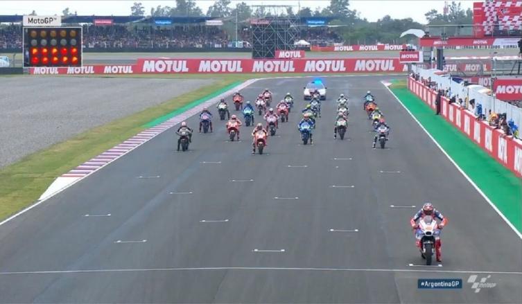 MotoGP: Crutchlow se llevó una carrera insólita y con un gran marco en Río Hondo