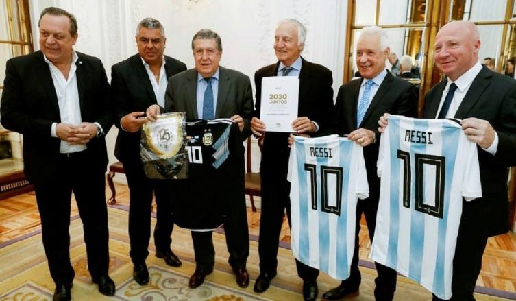 Presentaron la candidatura al Mundial 2030, con fuerte predominio de Argentina