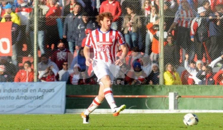 El jugador que ganaría la pulseada para ser titular en la defensa de Unión
