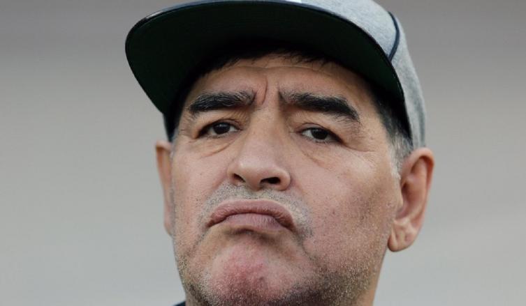 Diego Maradona perdió su invicto en Dubai y se juega todo por el ascenso