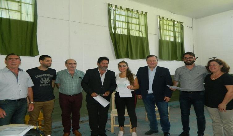 Se realizó una nueva entrega de FANI para escuelas de la región