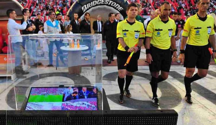 La Superliga y el VAR: ¿cuánto cuesta aplicar el sistema y desde cuándo podría implementarse?