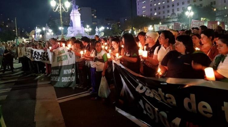 Buenos Aires: Marcharon con velas encendidas contra el aumento de tarifas