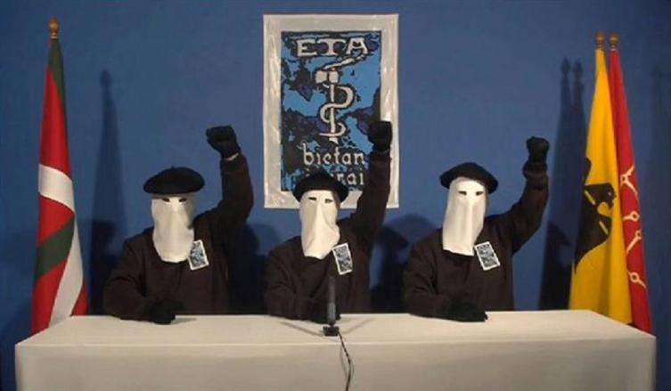 La organización separatista vasca ETA pidió perdón por el daño causado