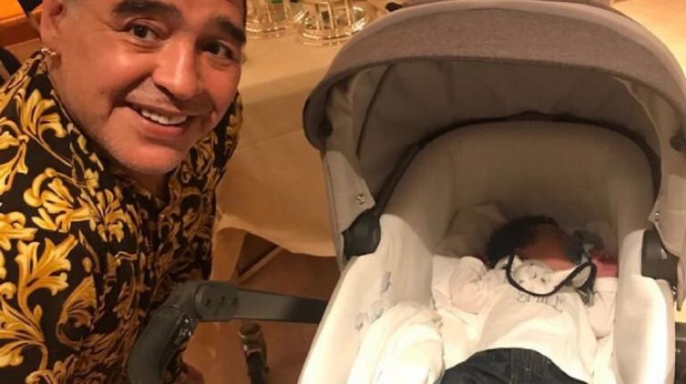 La baba de Dios: Maradona conoció al hijo de Diego Jr.
