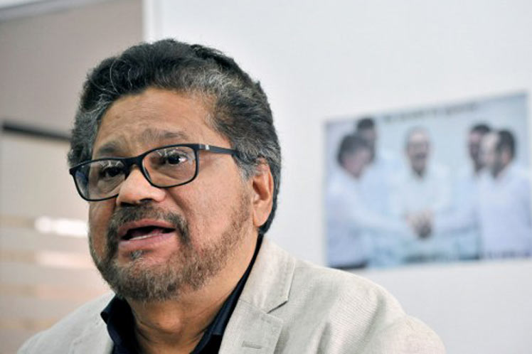 Colombia: Dirigente de la FARC renunciaría al Senado por falta de garantías