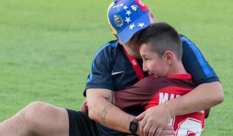 El conmovedor gesto de Maradona con un nene