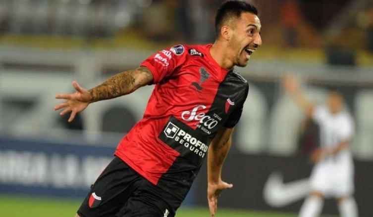 El cuerpo técnico de Colón espera recuperar a Correa para enfrentar a River
