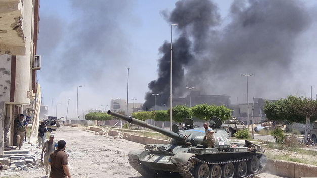 Al menos 13 muertos por atentado suicida a la comisión electoral en Libia