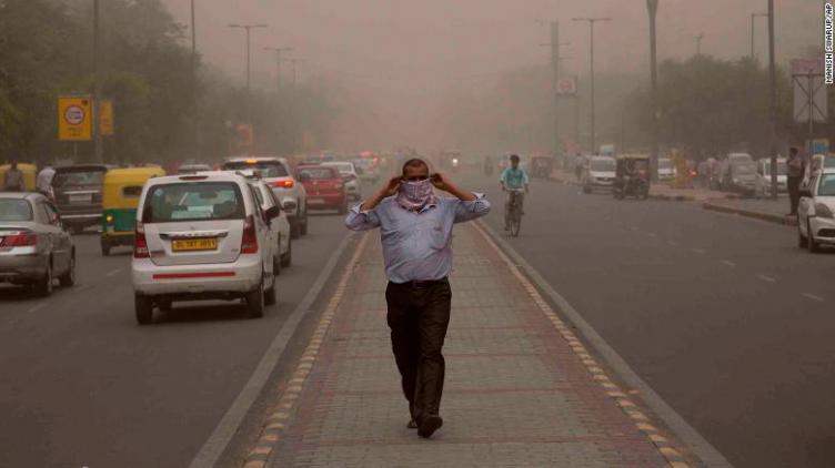 Las tormentas de polvo en el norte de India dejan cerca de 100 muertos