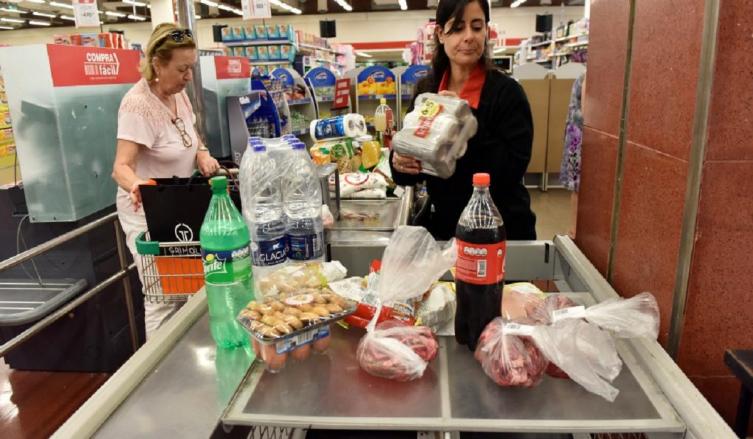 Aseguran que el salto del dólar no tardará en llegar a los precios