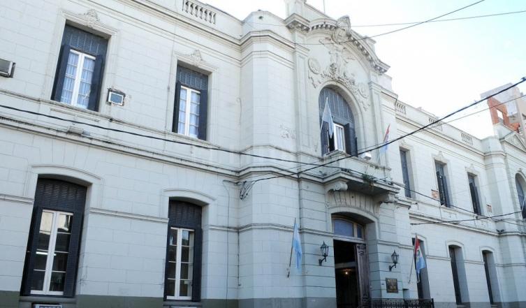 Profesionales de la salud reclamaron el pago de IAPOS