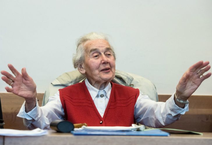 Alemania arresta a la “abuela nazi” que niega el Holocausto judío