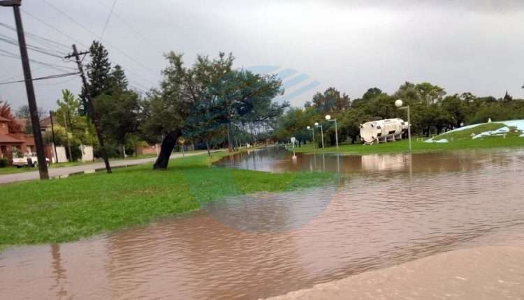 Esperanza suspendió las clases y hay evacuados en Paiva