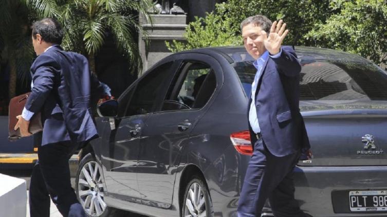 Dujovne viaja a Washington para cerrar la vuelta del FMI a la Argentina