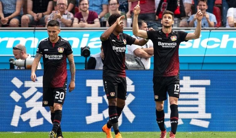 Alario marcó un doblete, pero a Bayer Leverkusen no le alcanzó para la Champions