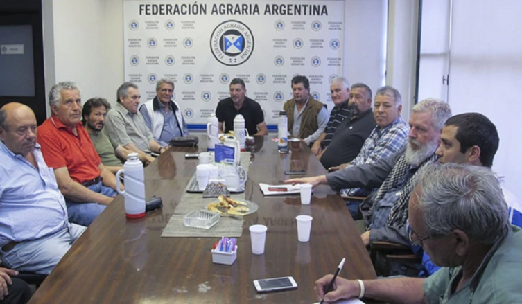 Una entidad del campo le contestó a Carrió y criticó un acuerdo con el FMI