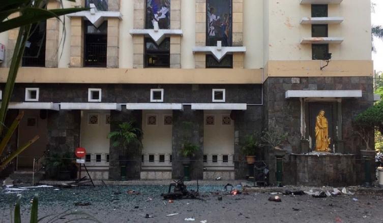 Al menos nueve muertos en explosiones en iglesias en Indonesia