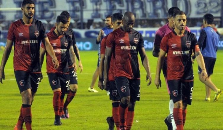 Newells cerró el torneo con una derrota y De Felippe puso en duda su continuidad