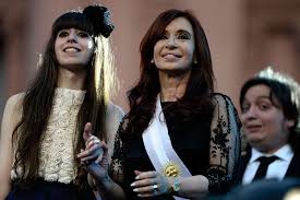Procesaron a CFK y a sus dos hijos por presunto lavado de dinero