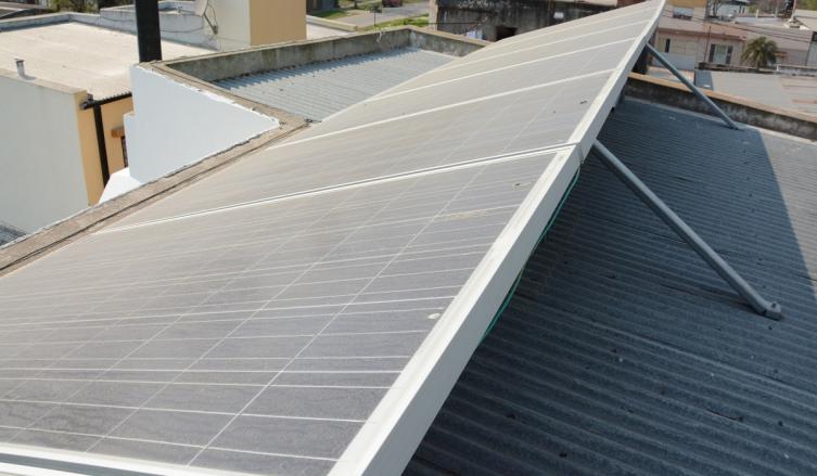 La provincia dicta un curso de instalación de paneles solares  