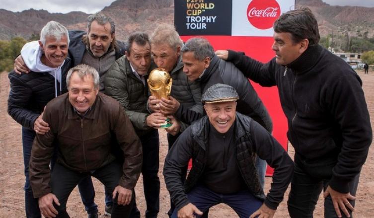 Llega el Mundial y los futbolistas juegan a ser actores
