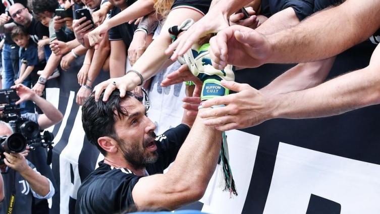 Italia: Emotiva despedida a Gigi Buffon en su último partido con Juventus