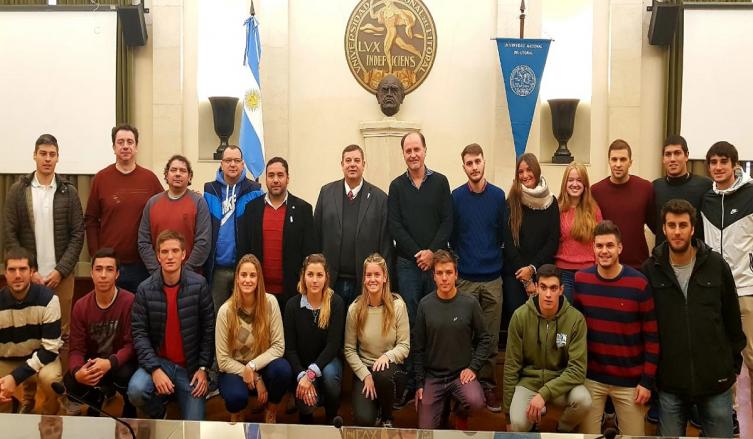 El rector de la UNL recibió a deportistas  