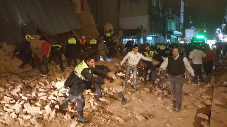 Se derrumbó un antiguo cine - teatro en Tucumán: hay tres muertos