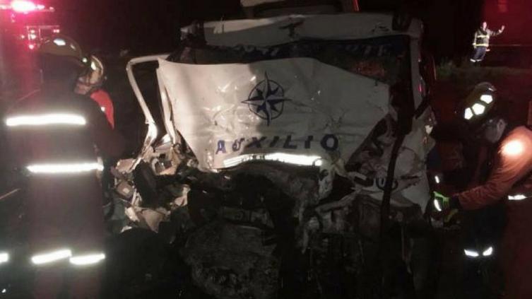 Dos muertos tras un choque en la AU. Córdoba-Rosario