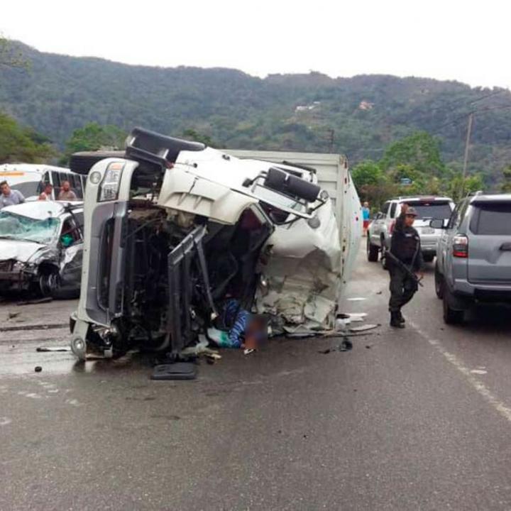 Venezuela: saquearon un camión con comida mientras el chofer estaba muerto
