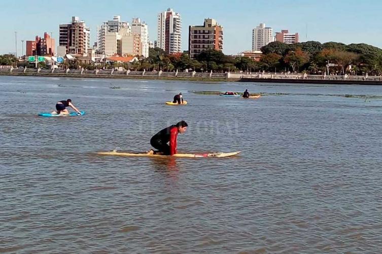 Capacitación en el salvamento con tabla de rescate