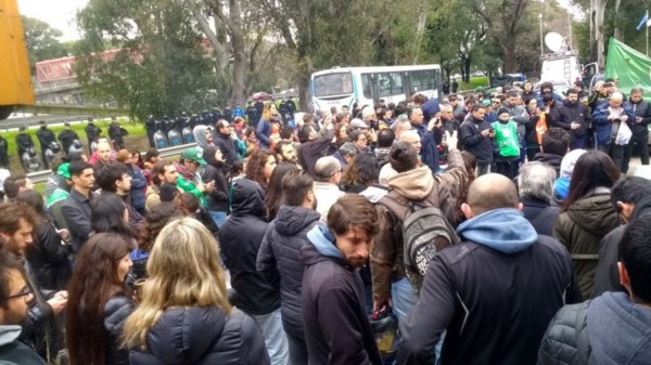 Nueva protesta en el INTI por la reincorporación de los despedidos