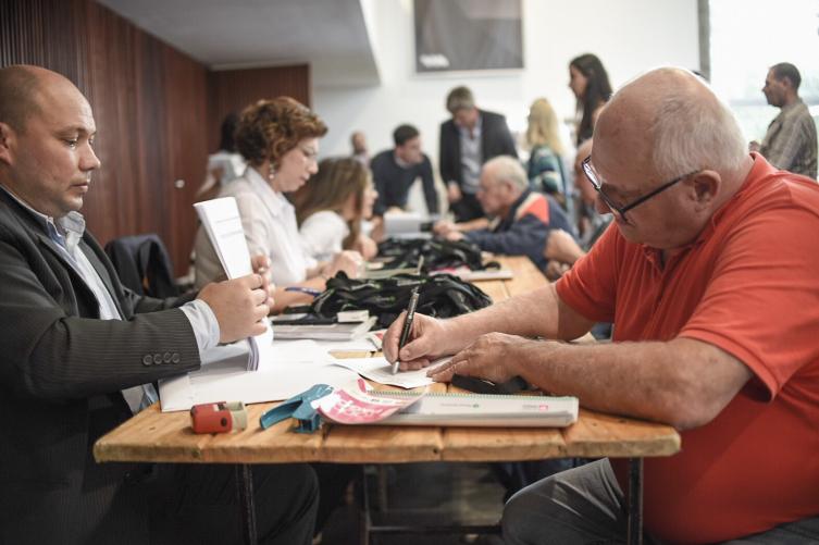 El Municipio entregó 150 posnets a taxistas y remiseros