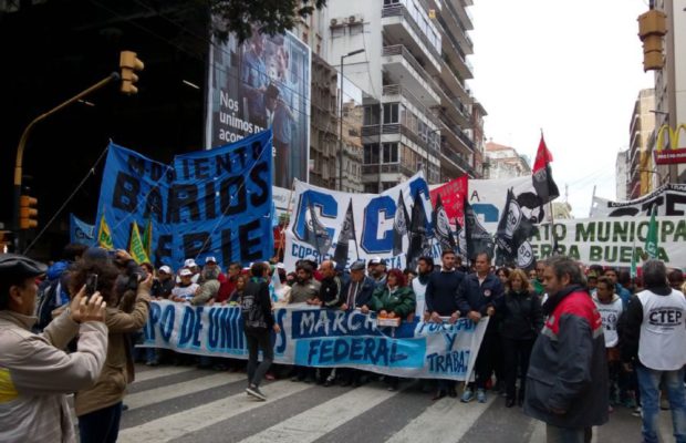 Con un acto en Plaza de Mayo, culmina la Marcha Federal por Pan y Trabajo