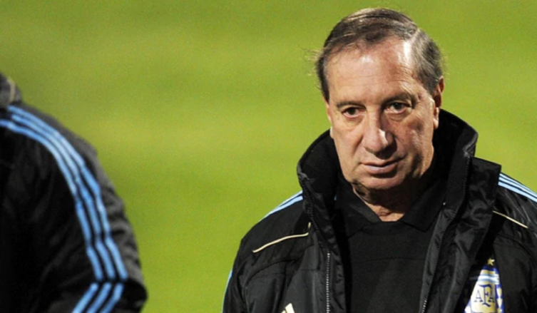 Internaron a Carlos Bilardo por una descompensación
