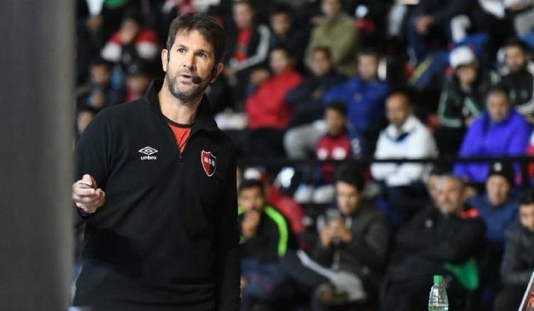 “No es normal que en Newells debuten chicos sin pasar por la reserva”