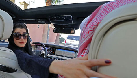 Arabia Saudita comienza a expedir permisos de conducir a las mujeres