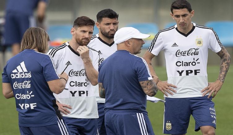 Sampaoli paró un equipo con miras al debut con Islandia