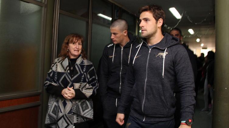 Los Pumas visitaron el hospital de Niños