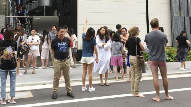Al menos tres muertos por un fuerte sismo de 5.9 grados en Japón