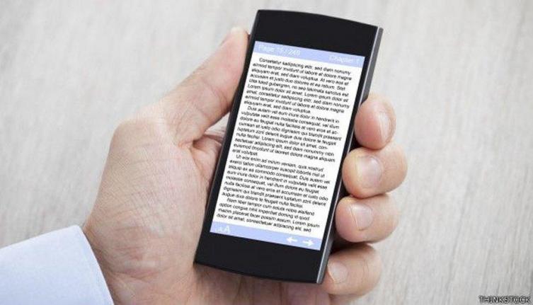 Leer en smartphone provoca visión borrosa, irritación y sequedad ocular