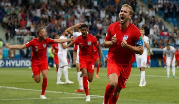 A Inglaterra también le costó pero lo ganó sobre el final