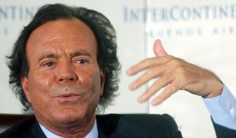 Julio Iglesias no quiere ser menos que Luis Miguel: tendrá una serie biográfica