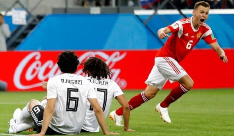 Rusia puso un pie en octavos y dejó a Egipto casi afuera