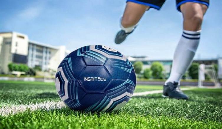 Xiaomi presentó una pelota de fútbol conectada a un celular que te ayuda a entrenar