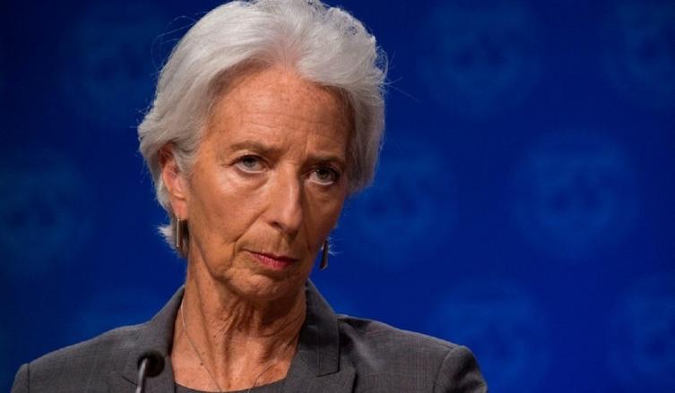 El FMI aprueba el acuerdo y realiza el primer desembolso por 15 mil millones de dólares