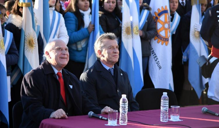 Miguel Lifschitz y Mónica Fein criticaron a Macri por faltar al acto por el Día de la Bandera