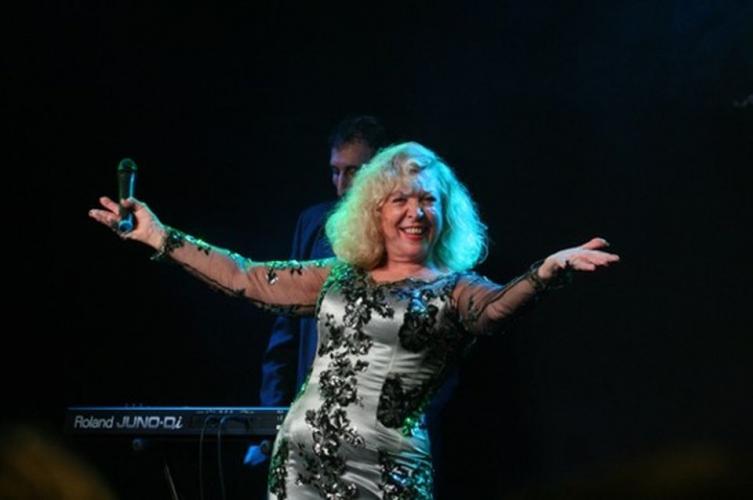 Murió Violeta Rivas, voz emblemática de la canción popular
